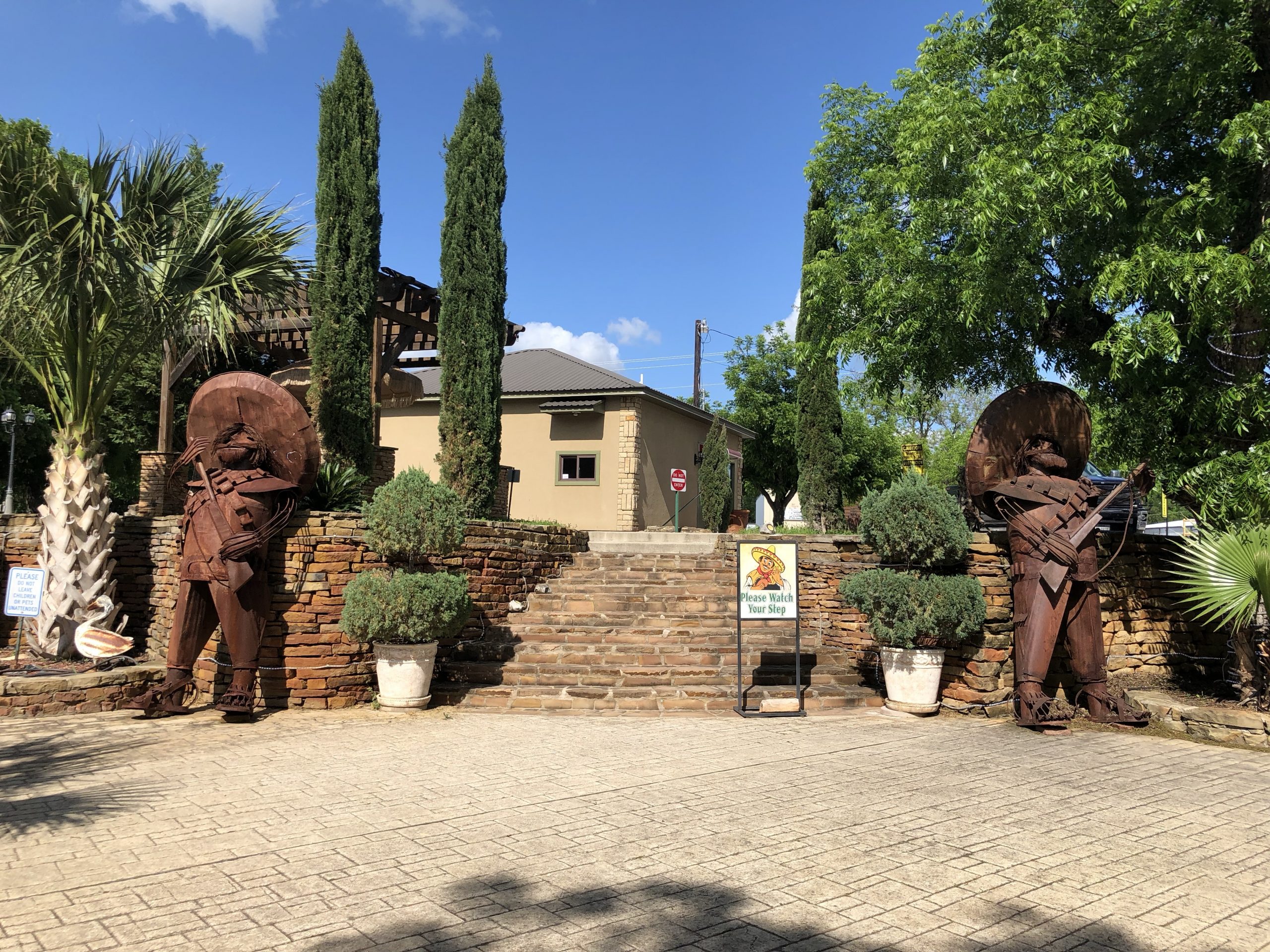 Patio Mariachis